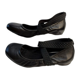 Kenneth Cole REACTION Women’s 6.5 M Black Cross Ankle Strap Zip Up Ballet Flat